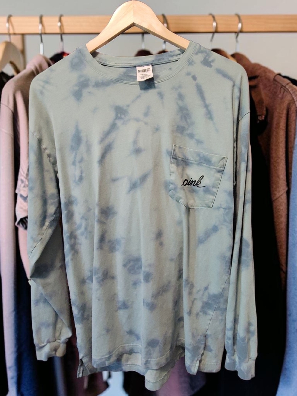 Comfy PINK Victoria’s Secret Tie Dye Long Sleeve Tee Size L - Picture 2 of 4